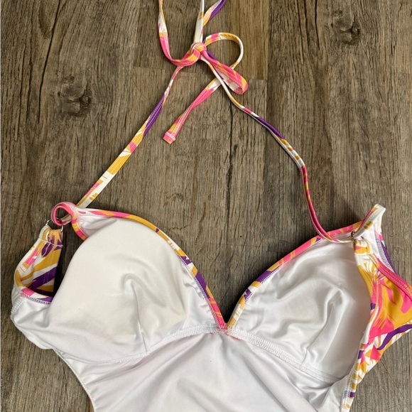 Cupshe • Recycled Sunlit Forest Low Back One Piece - Picture 8 of 12